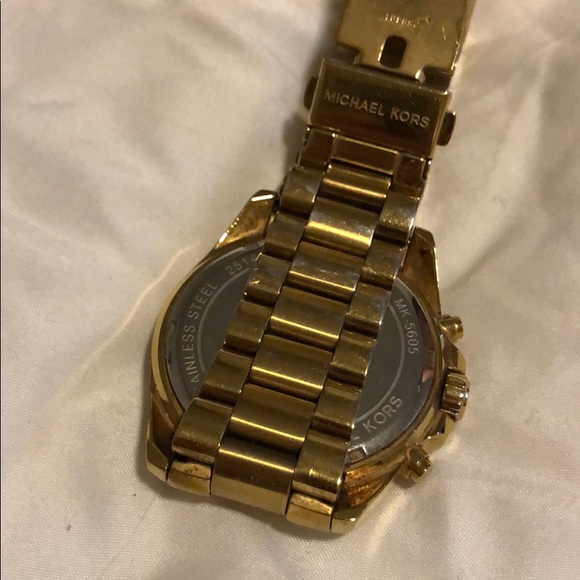 Michael Kors gold watch - Picture 5 of 8